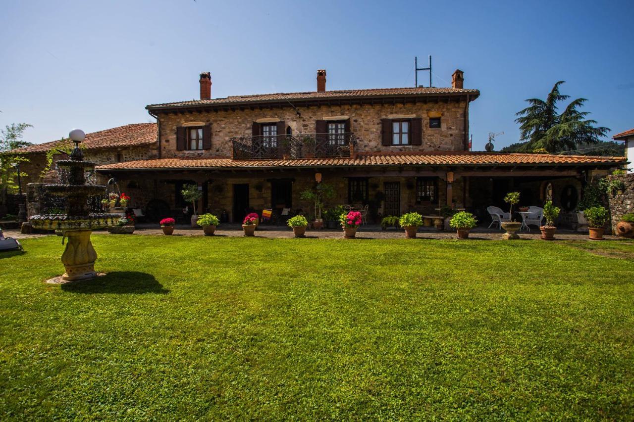 Posada Real La Montanesa Corrales De Buelna Екстер'єр фото