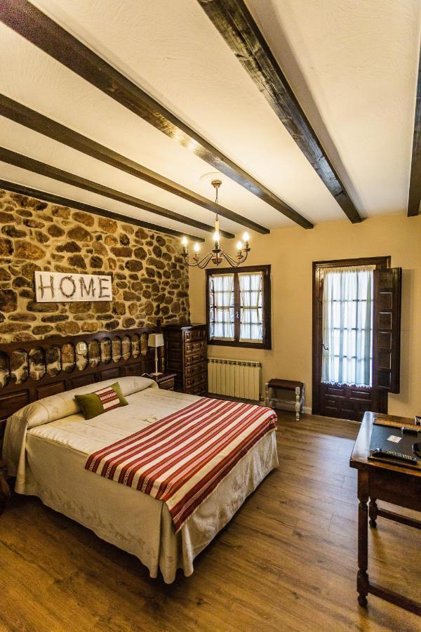 Posada Real La Montanesa Corrales De Buelna Екстер'єр фото
