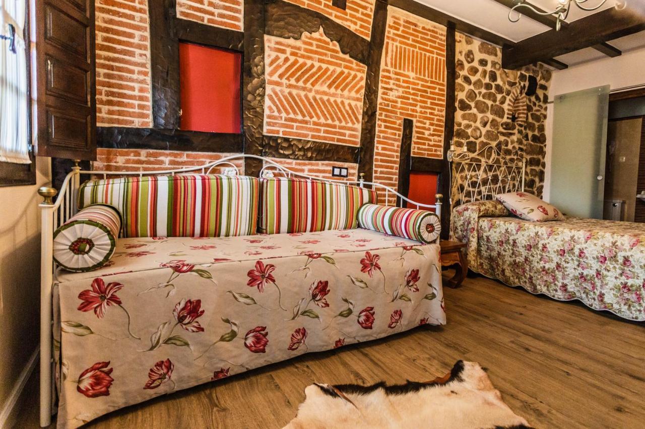 Posada Real La Montanesa Corrales De Buelna Екстер'єр фото