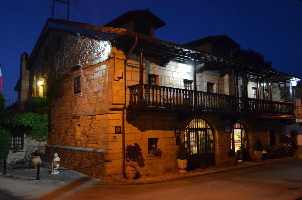 Posada Real La Montanesa Corrales De Buelna Екстер'єр фото